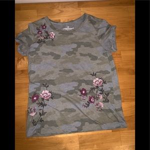 American Eagle women’s xs camo / flowers top